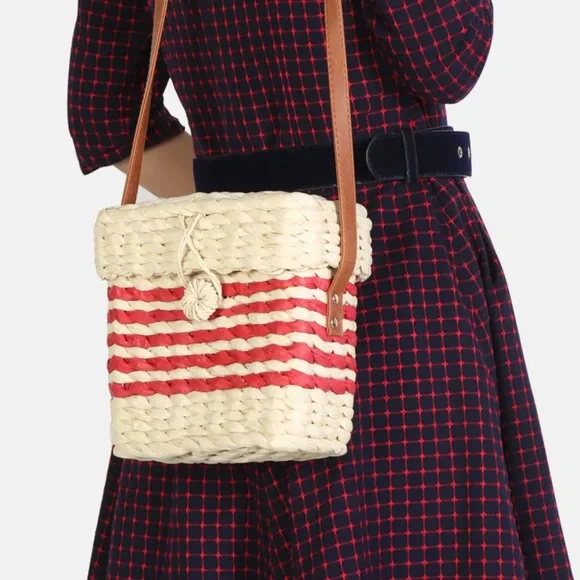 Stylish Red and Cream Paper Woven Bag - Picture 2 of 4